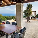 Stoneville Villa *