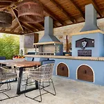 Stoneville Villa *